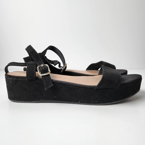 ⭐️40% off ⭐️ Old Navy Black Flatform Sandals - Picture 1 of 7